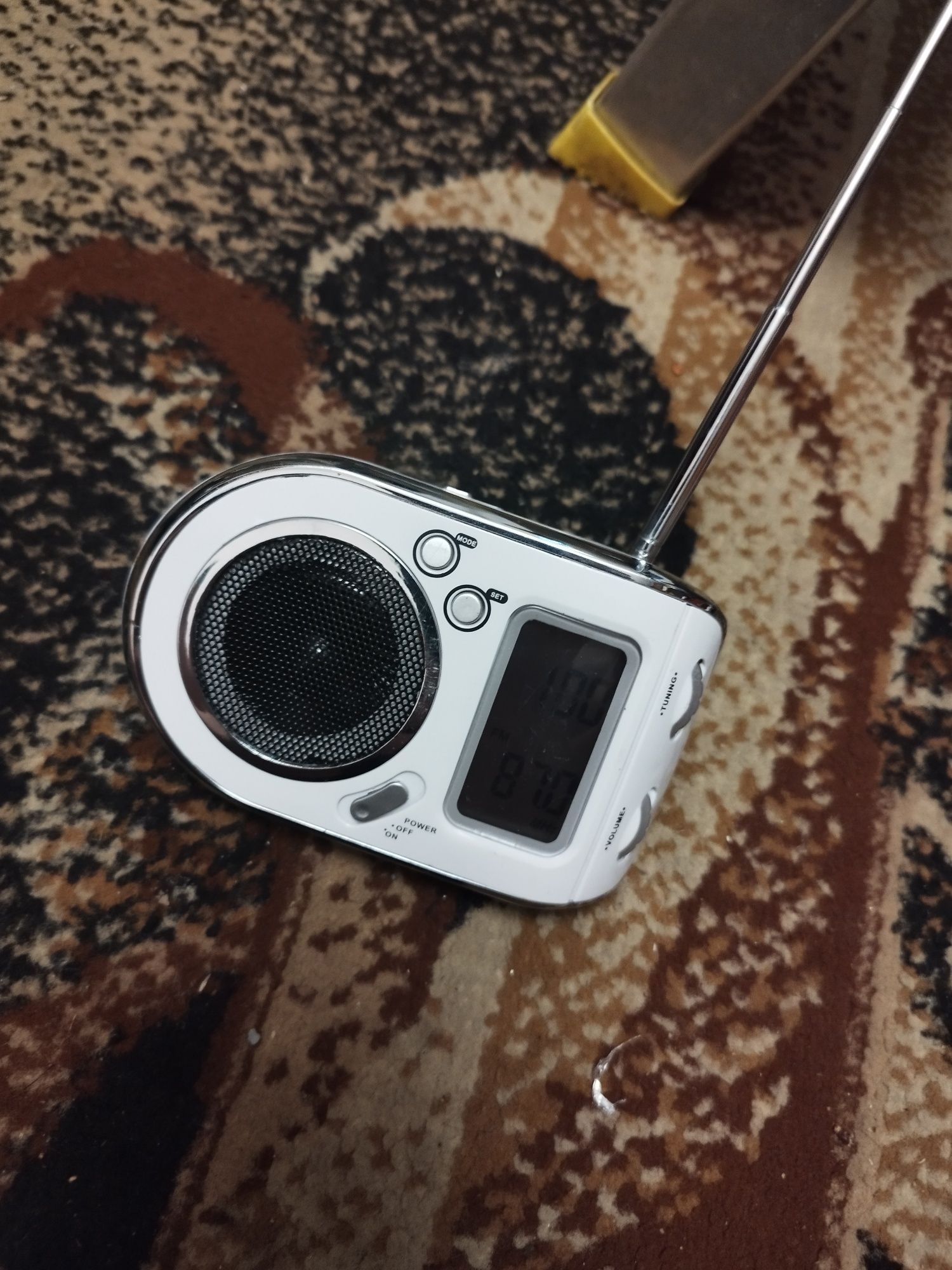 Uszkodzone radyjko Qilive