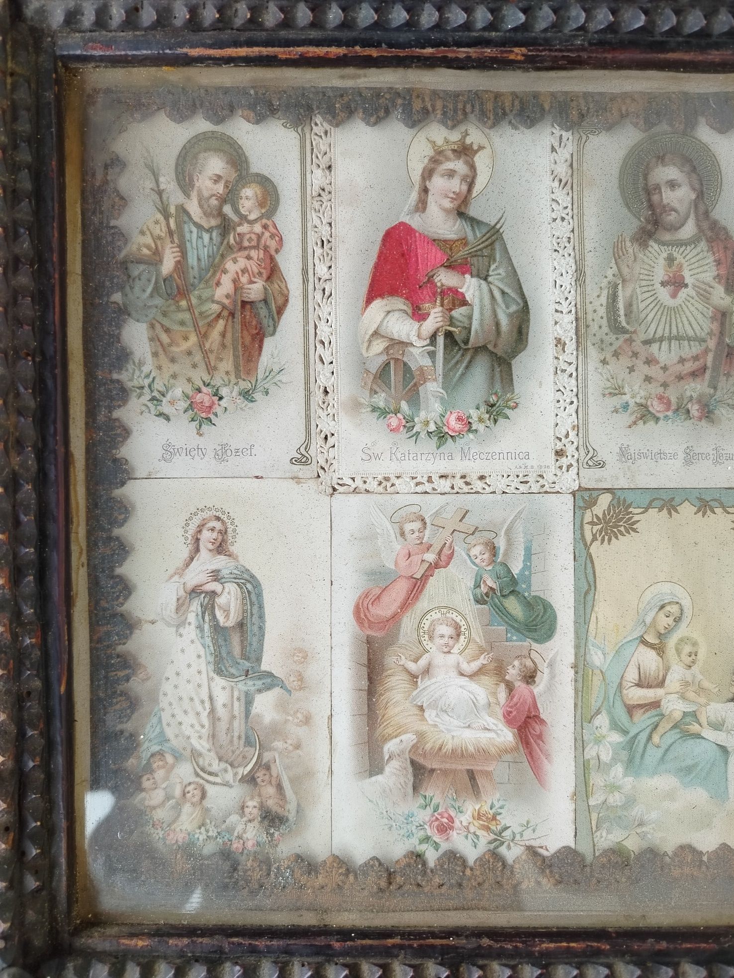 Stary obraz religijny w ramie tramp art