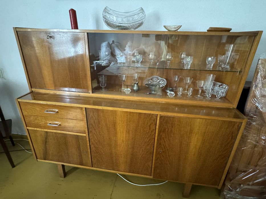 Kredens z okresu prl