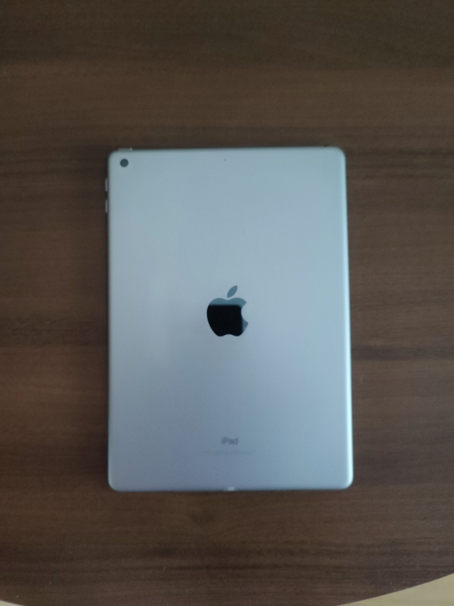 Продам свой iPad 6-го поколения (модель A1893), память 32 ГБ, Wi-Fi
