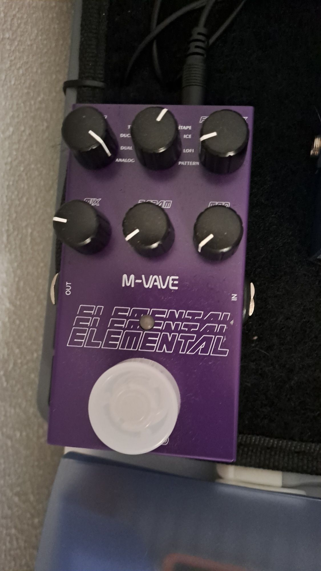 Pedais de guitarra (overdrives, chorus e delay))
