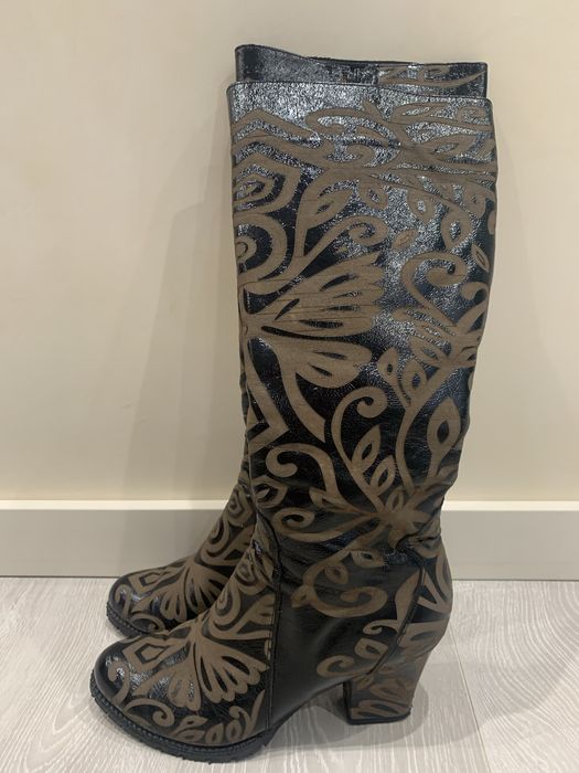 Чоботи жіночі.