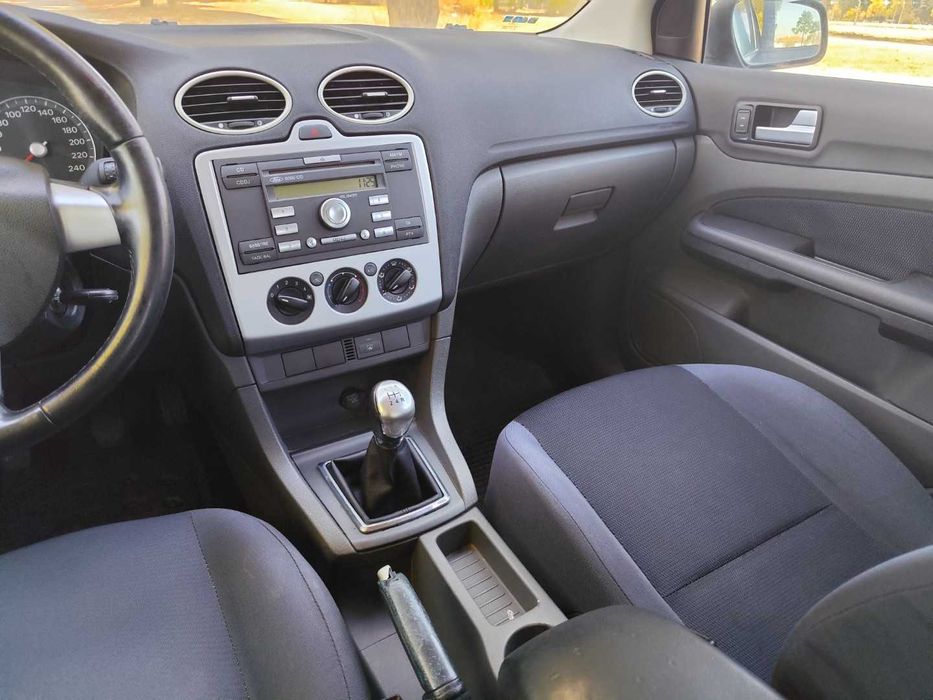 Ford Focus 1.4 16v Sport - 05