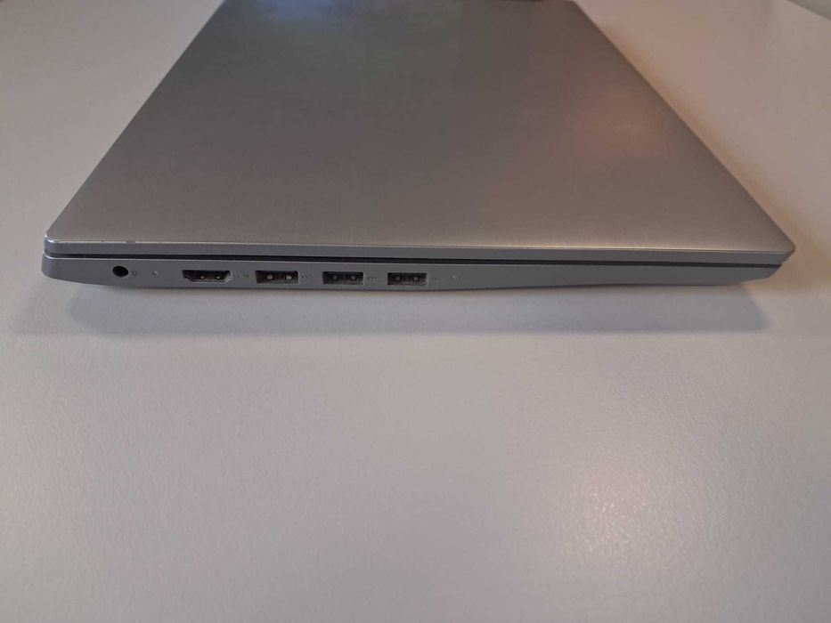 Portátil LENOVO Intel Core i3-8145U CPU 2,10GHz,4,00 GB RAM, Gráf128MB