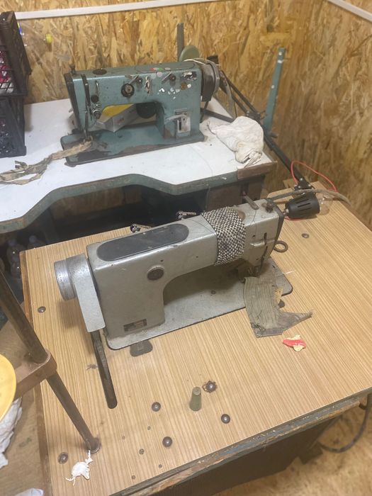 Продам швейні машини .