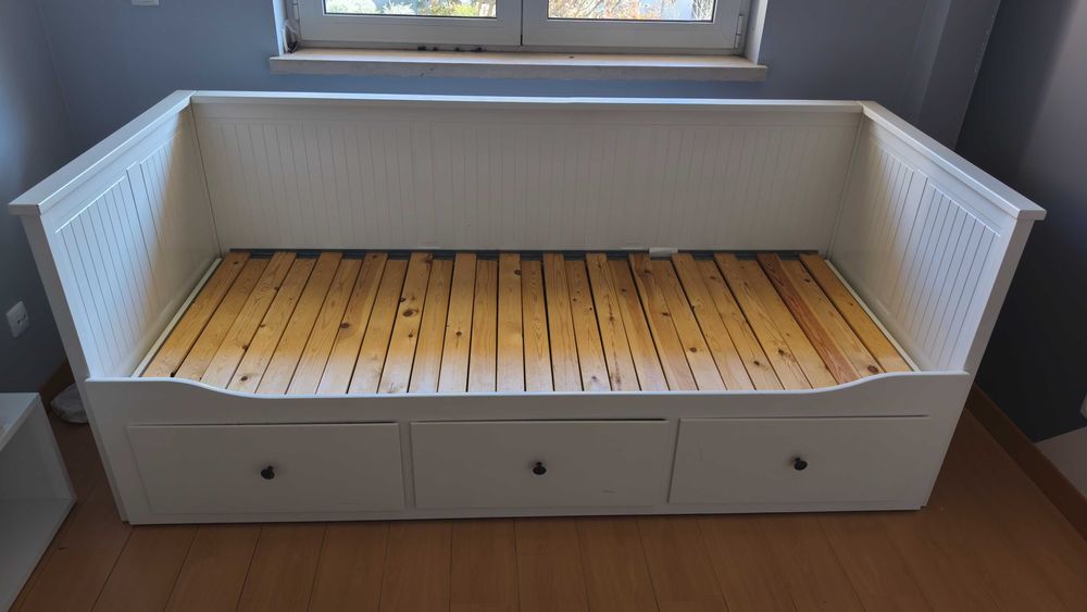 Camas Individuas   HEMNES 150eur e BRIMNES 100eur quase novas