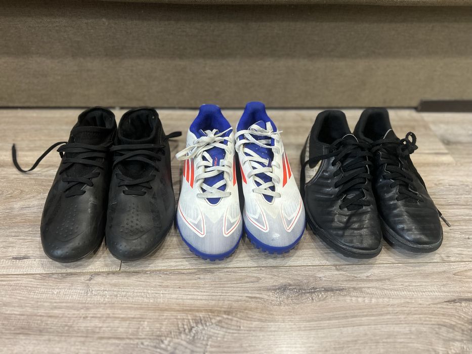 Спортивне взуття Adidas, Nike для футболу