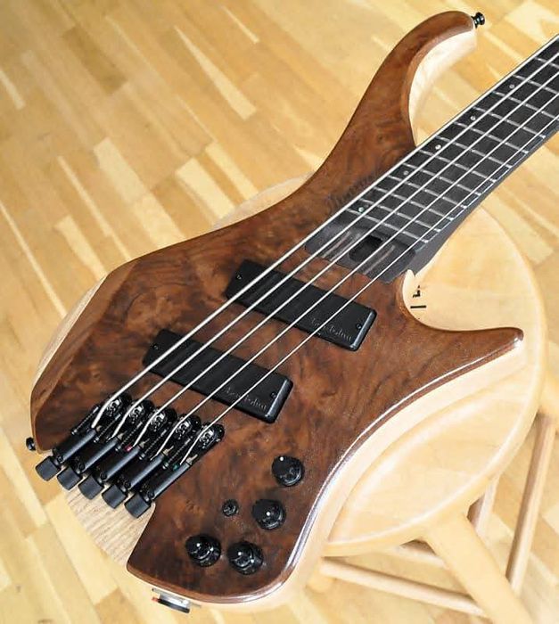 Baixo 5 cordas Ibanez 1265 MS
Em Perfeito esta