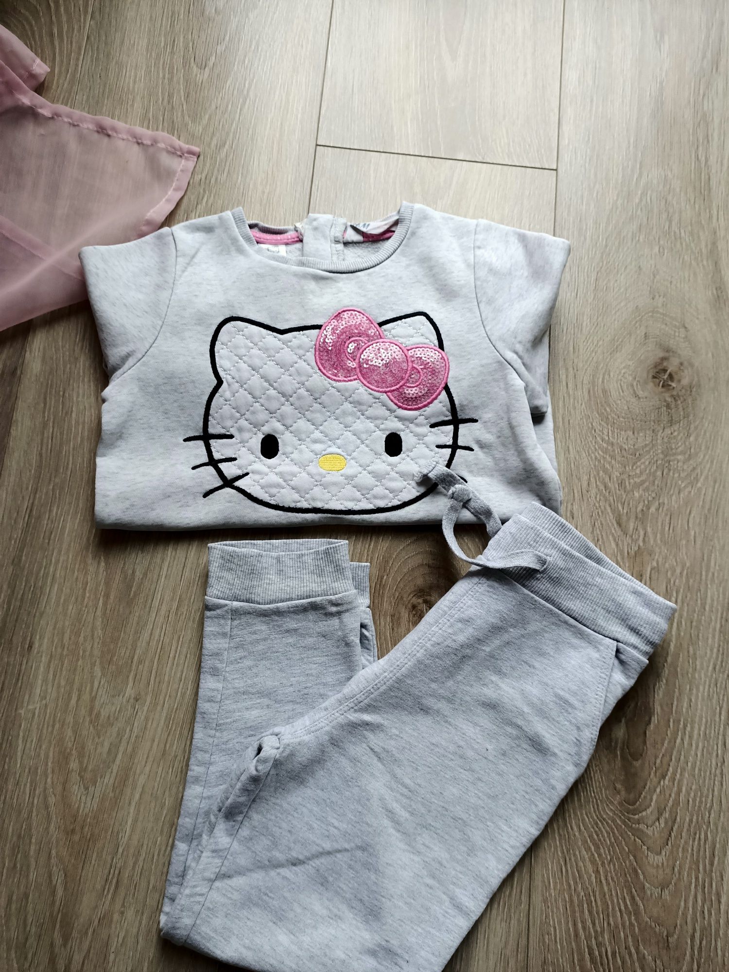 Dres spodnie i bluza Hello Kitty 110 Sinsay/H&M