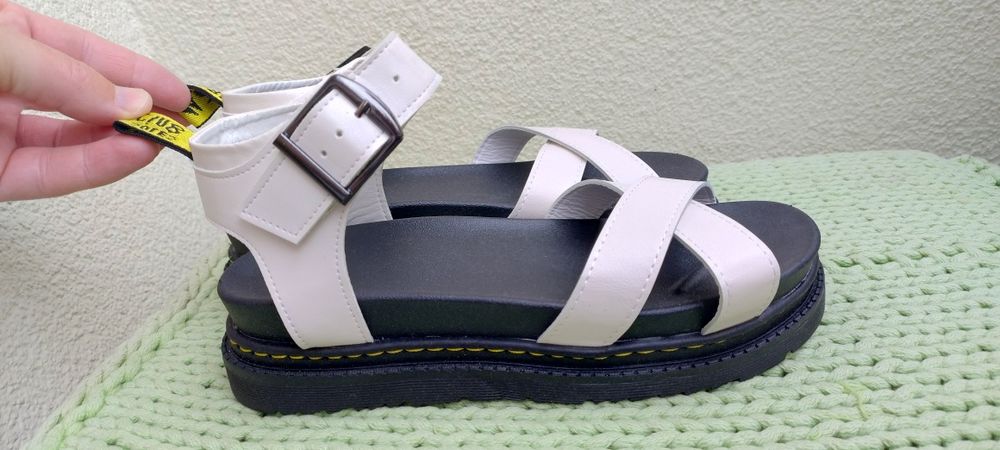 Sandały damskie rozm 39 (Martensy no prawie)