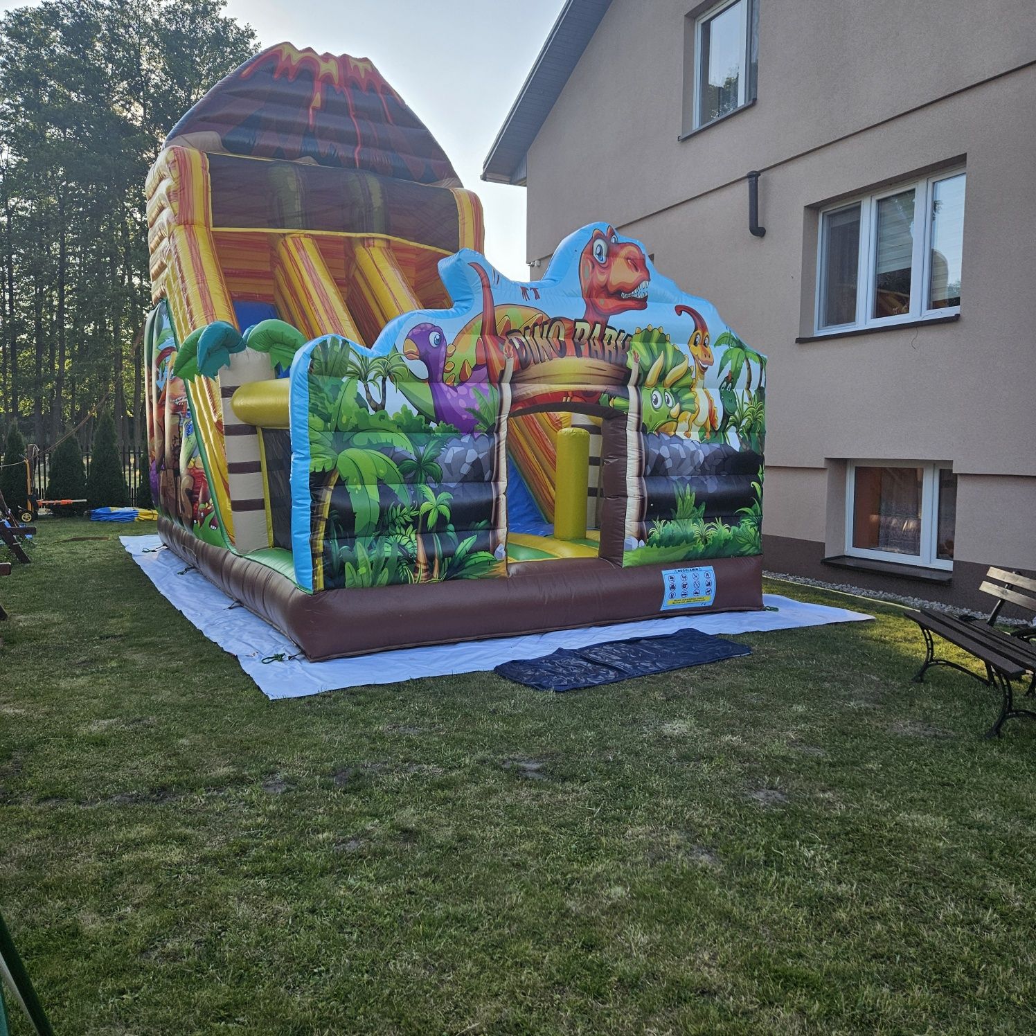 Dmuchaniec dla dzieci zjeżdżalnia skakaniec