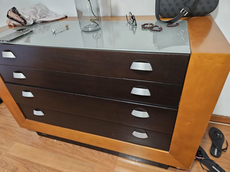 2 mesas de cabeceira 1 comoda