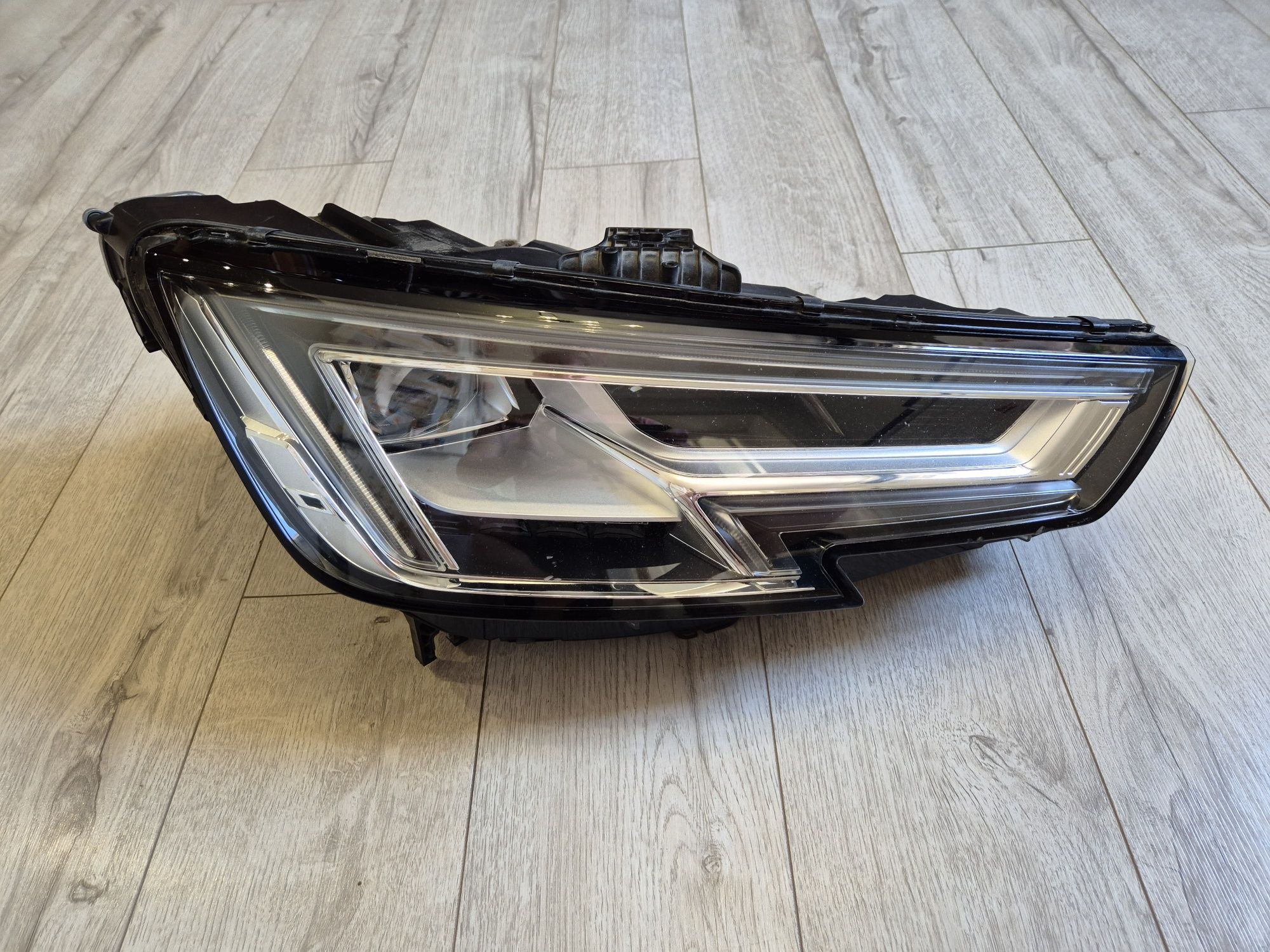 Фара права Audi A4 B9 2016-2019 USA
