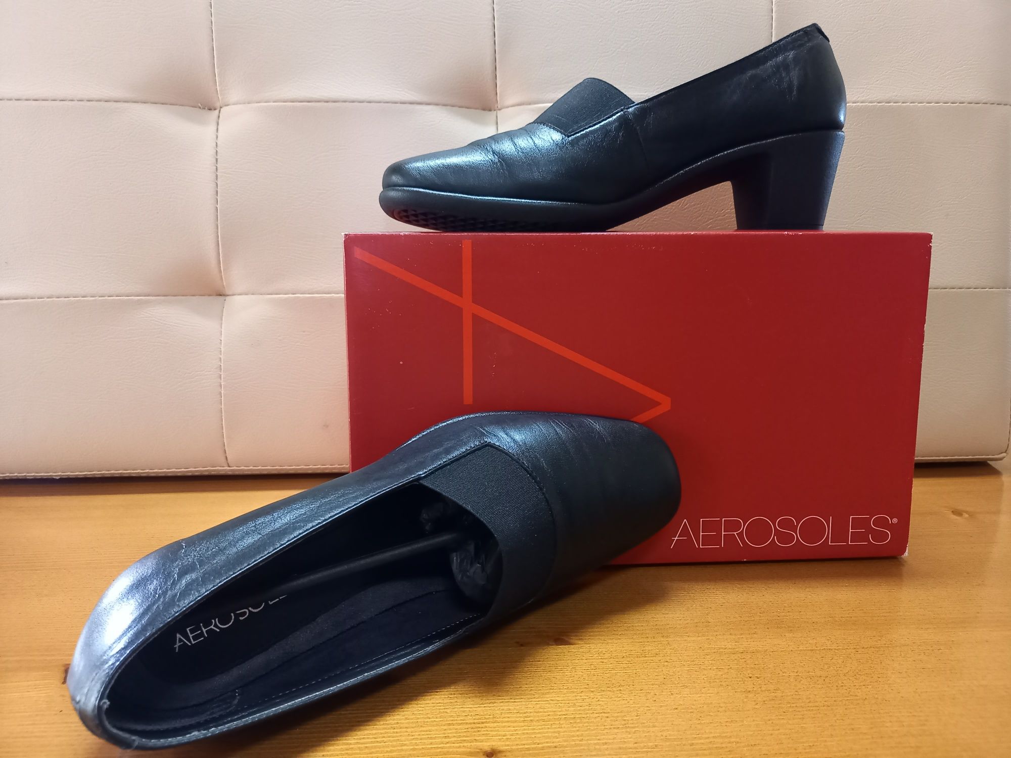 Sapatos novos da marca Aerosoles