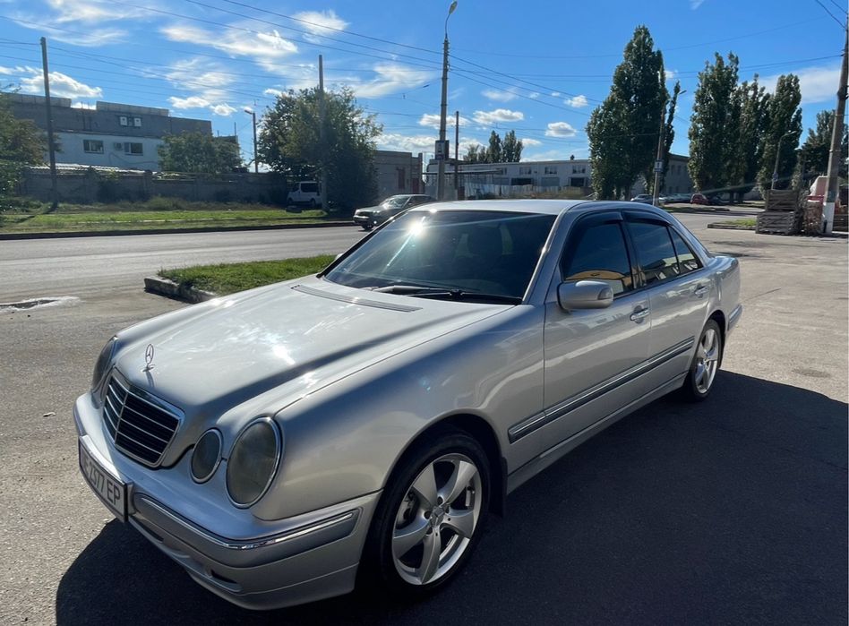 Мерседес Е-210 дизель.