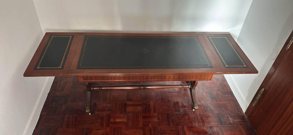 Mesa de centro, abas rebativeis estilo ingles, com tampo em pele verde