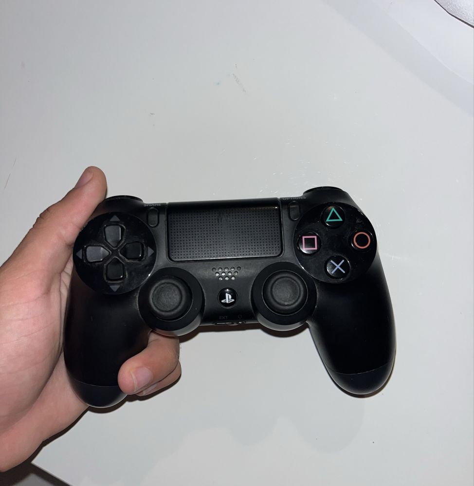 Dual shock 4 controller usado