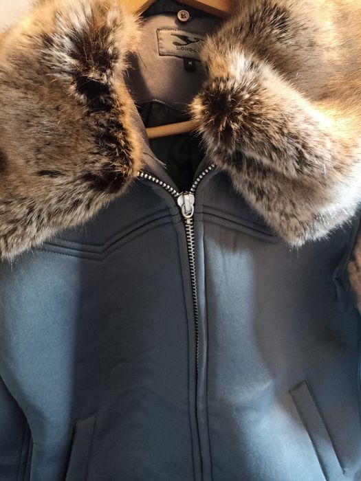 Casaco com gola de pelo