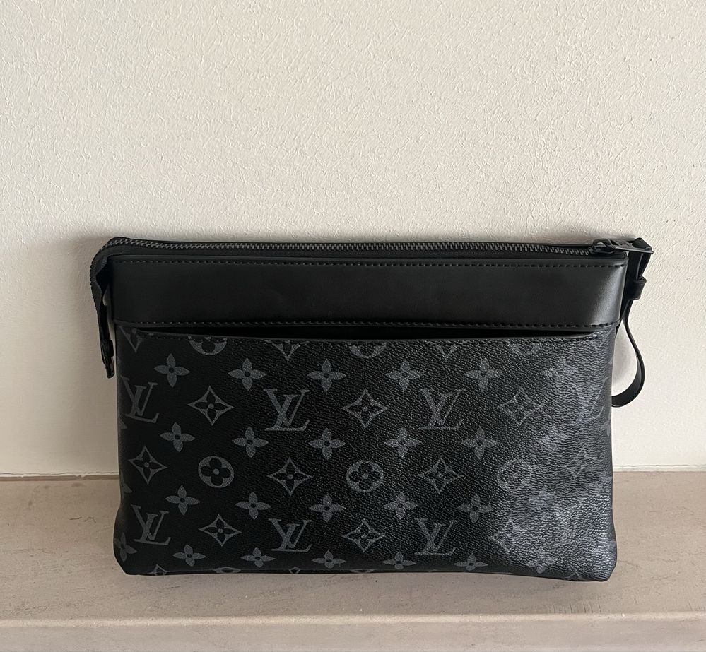 Louis Vuitton Pochette Voyage Souple