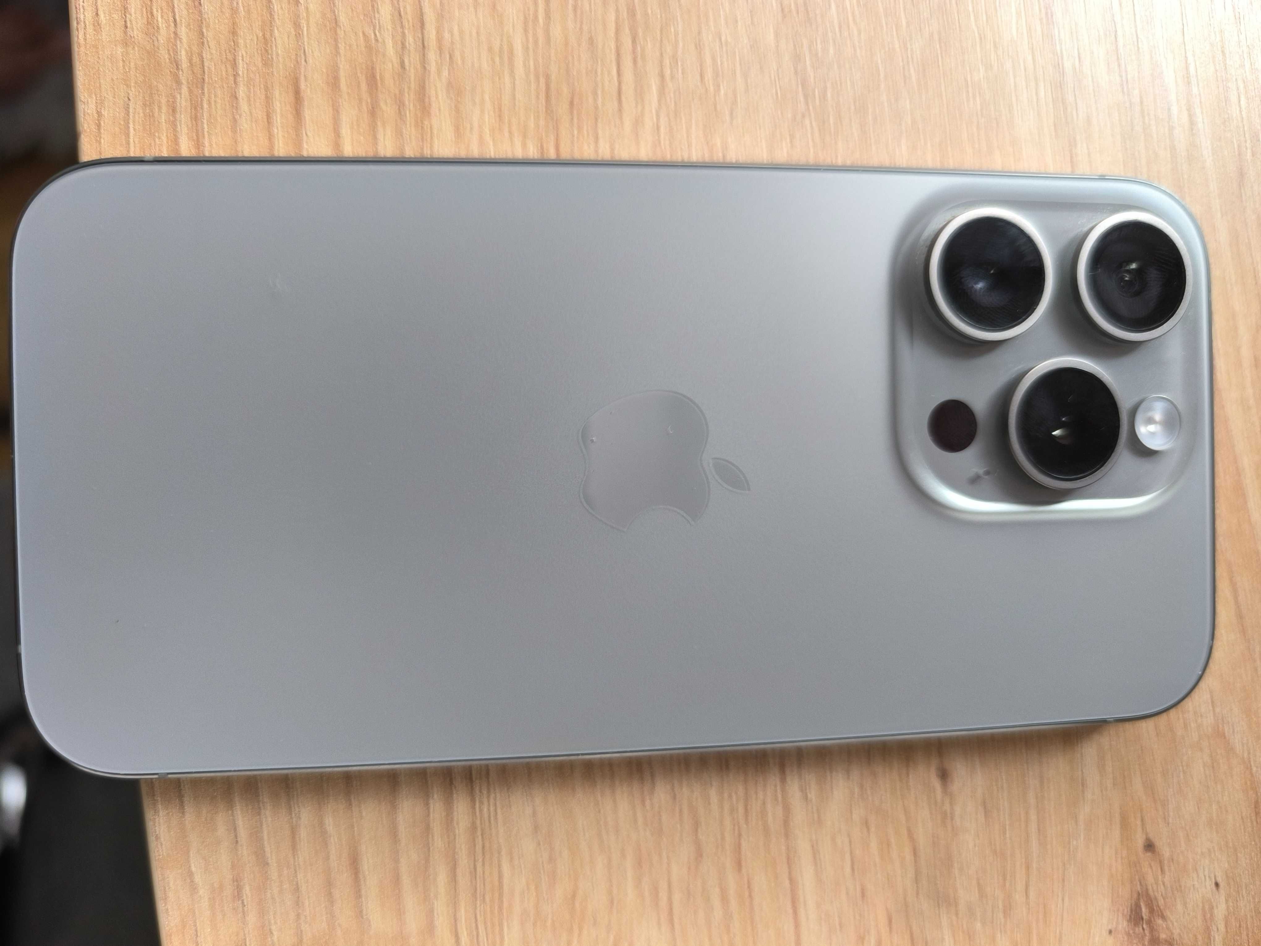 iPhone 15 pro jak nowy