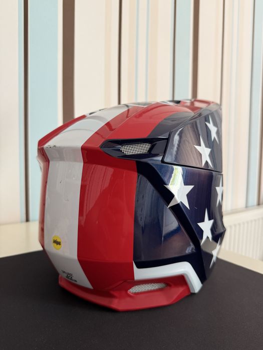 Fox v1 mips motorcycle helmet