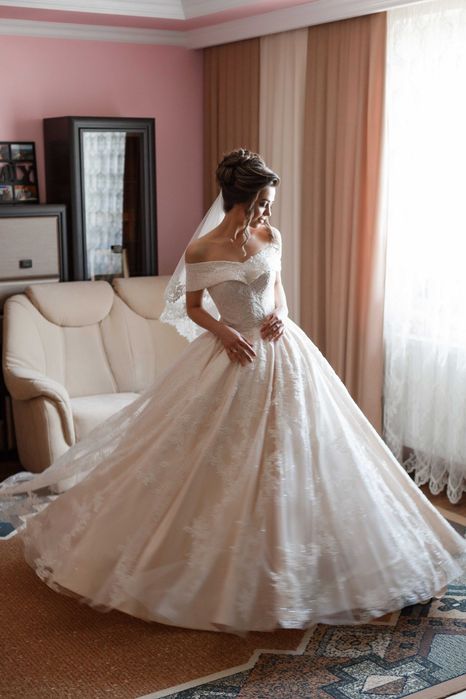 Вишукана весільна сукня / весільне плаття