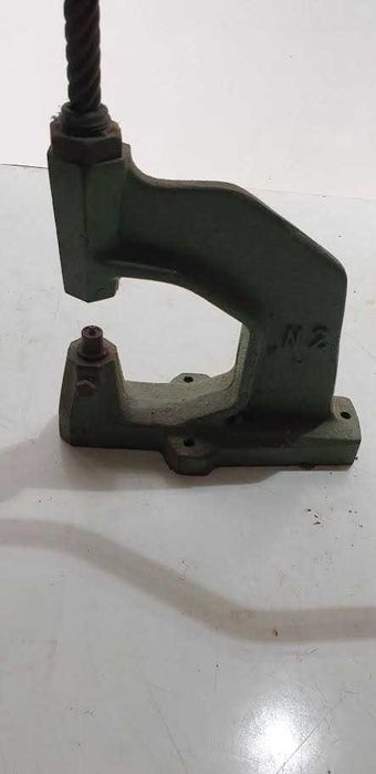 Prensa manual, nº2 antiga, com punções e marcadores para couro