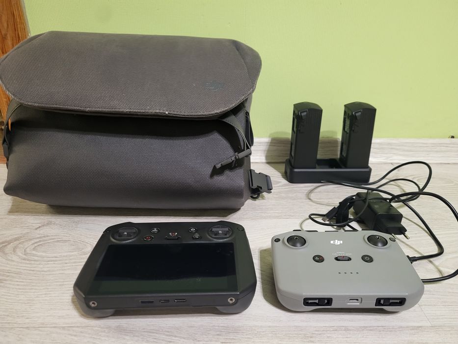 Квадрокоптер дрон DJI Mavic 3