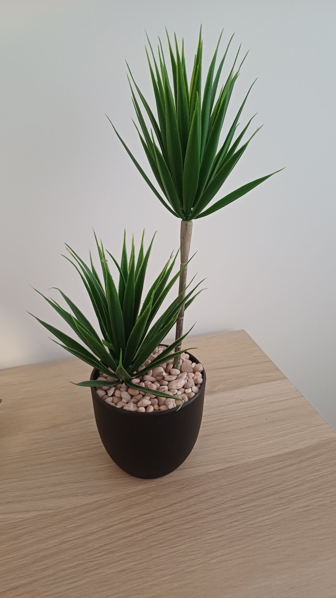 Vaso dourado com suporte + planta (novo)
