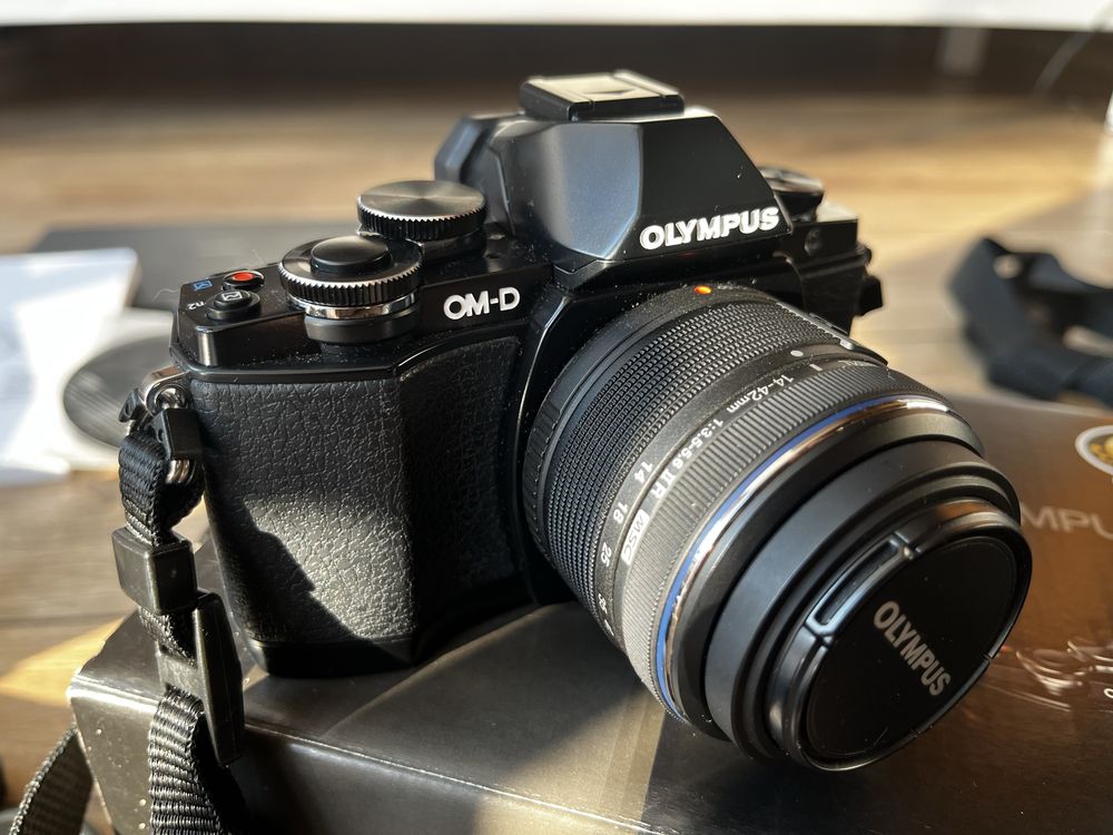 Aparat Olimpus E-M10 OM-D i części