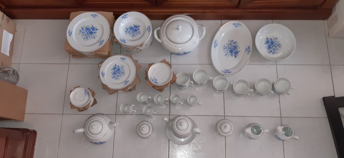 Serviço elegante de jantar Porcelanas de Portugal - 95 peças- NOVO