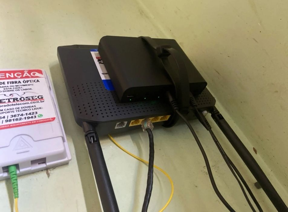 Повністю автоматичний UPS (ДБЖ) на 18000mah 5v, 9v, 12v