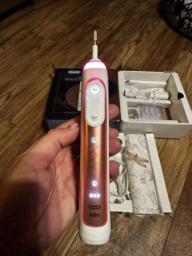 Szczoteczka Oral-B Genius 10000 Rose Gold Special Edition