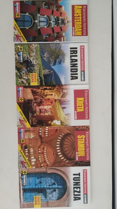 Pięć kieszonkowych przewodników po miastach i krajach.