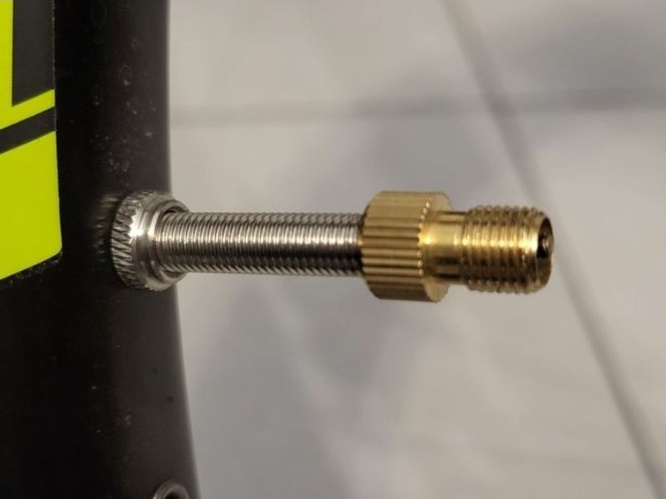 Przejściówka/adapter z wentyla presta na wentyl samochodowy