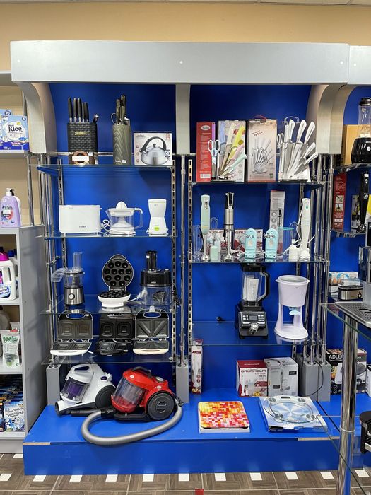 Стеллажи, вітрини для магазину