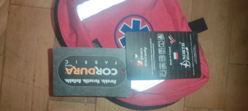 Mała apteczka osobista AOM, czerwona, cordura, odblaskowa, NOWA