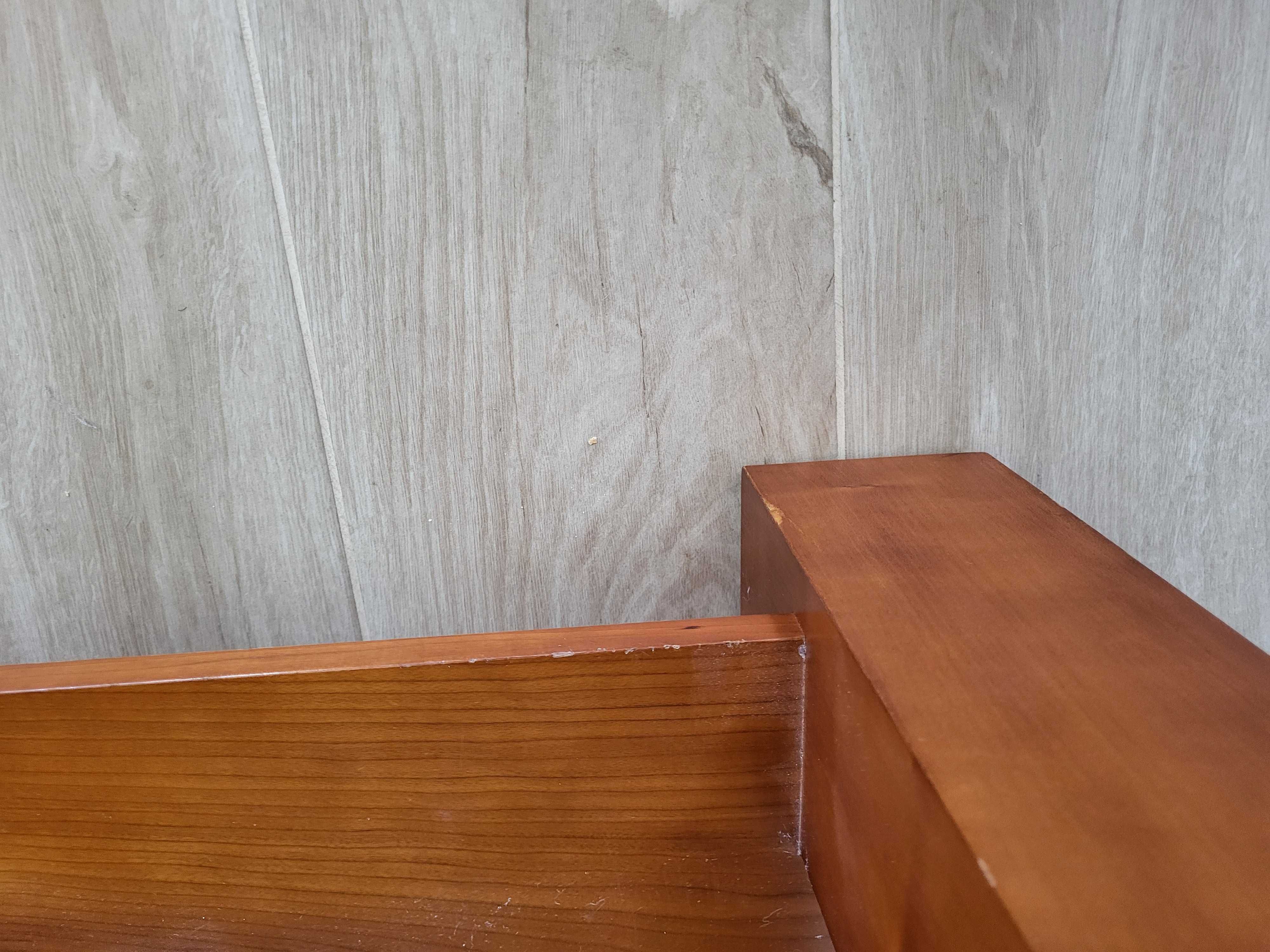 Mesa de Centro Folheada a Cerejeira e Tampo de Vidro