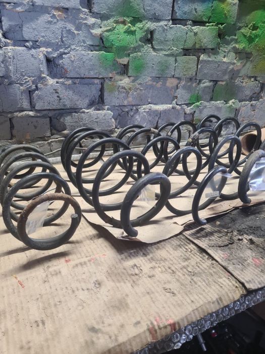 Пружини передні задні права ліва Mercedes w169 A150 A170 A200 А клас