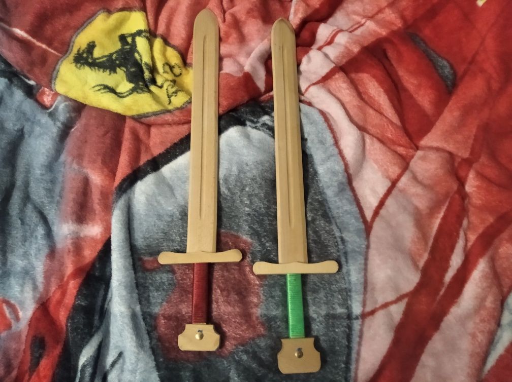 Дерев'яний меч червоний та зелений