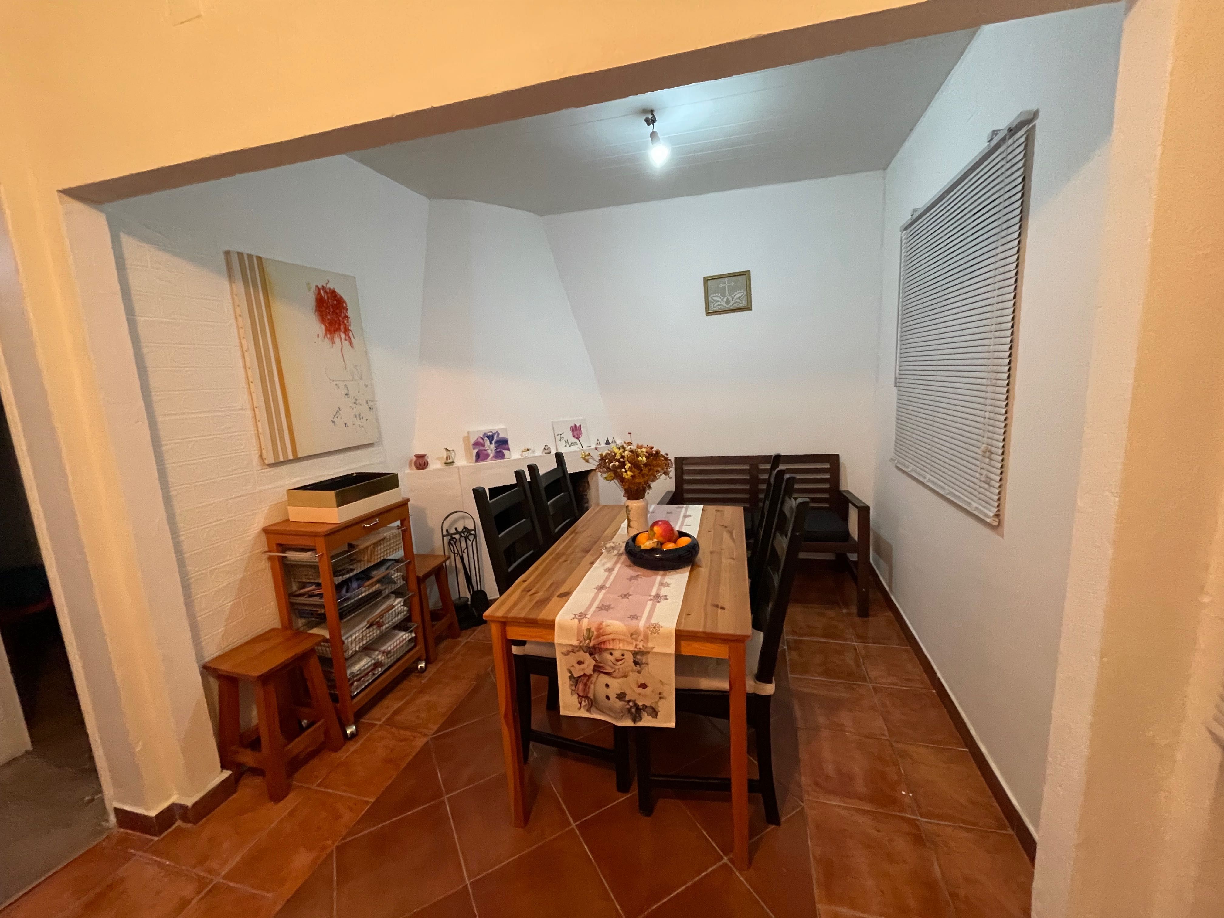 Casa campestre                          2 pisos,  t3. Fiat Uno à porta