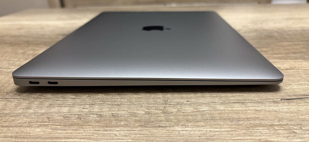 Макбук Apple MacBook Air 13" 2020 M1 16/256 Space Gray