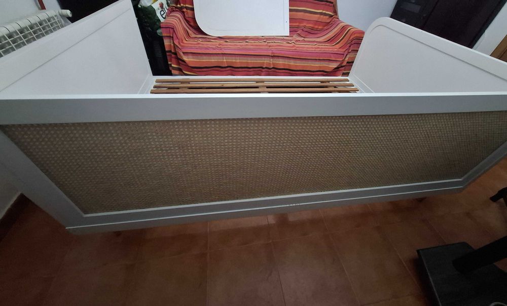 Cama madeira branca e verga