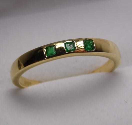 Pierścionek naturalne kwadratowe szmaragdy srebro złocone R.19.