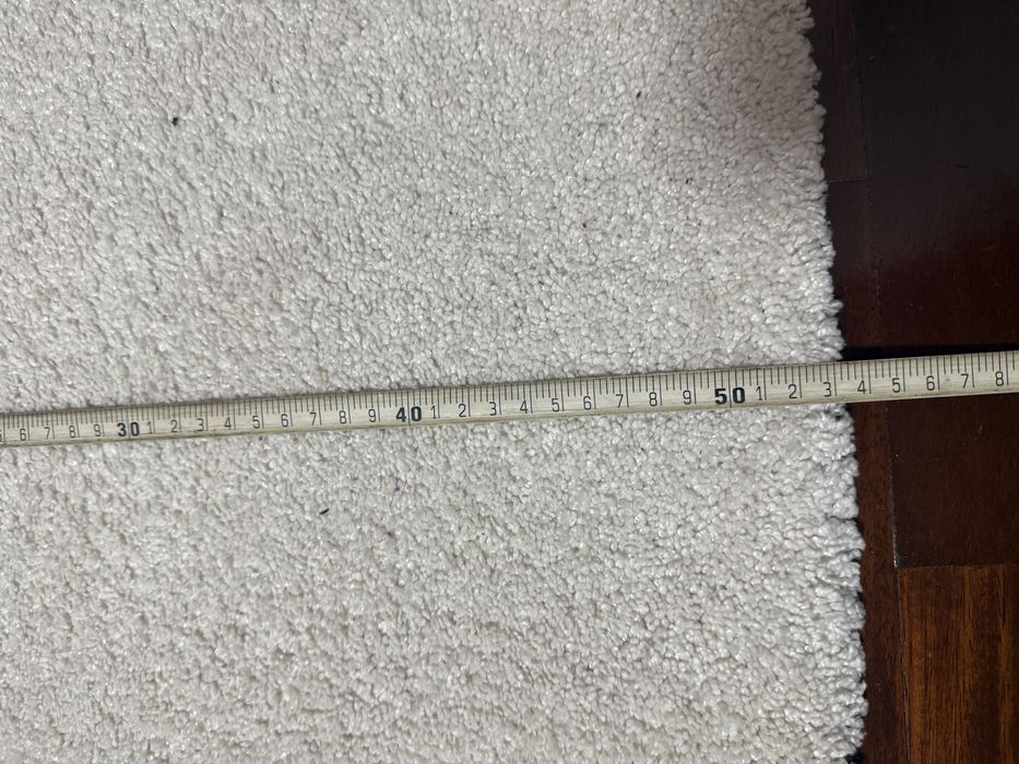 Dois tapetes de quarto cor branca