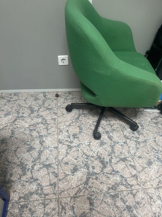 Cadeirao giratorio verde