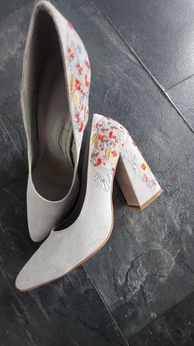 Buty na obcasie 38 nowe