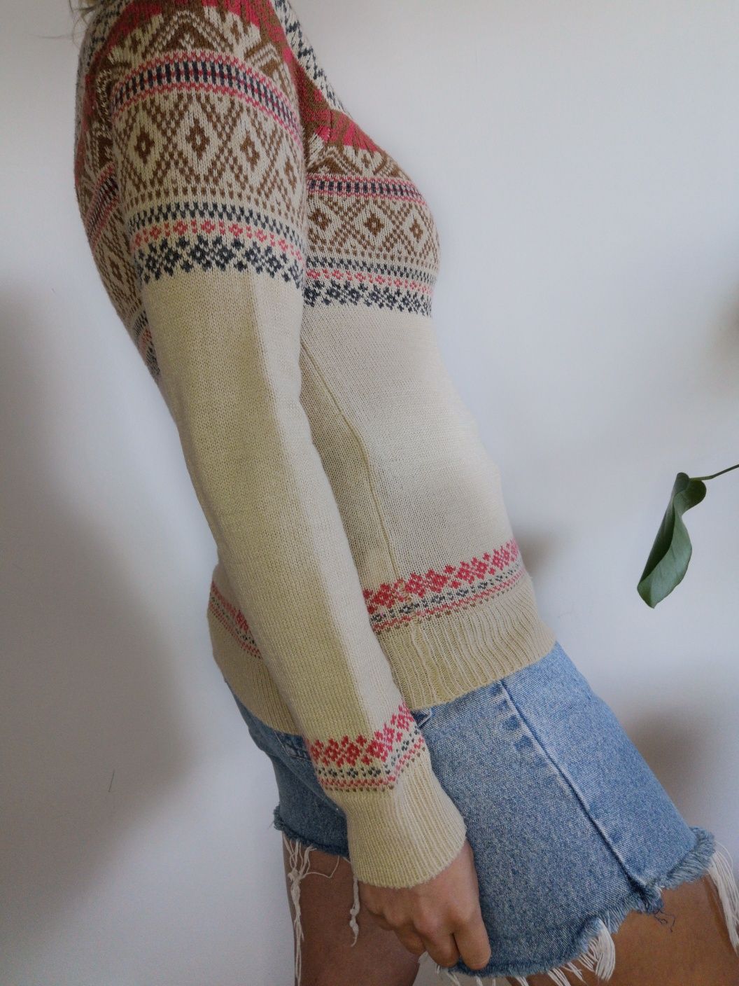 Uroczy beżowy sweter w norweskie wzory vintage