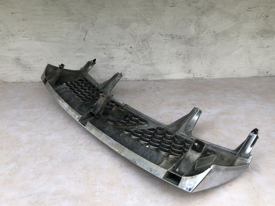 Решітка радіатора NISSAN NAVARA D22 62310vk000