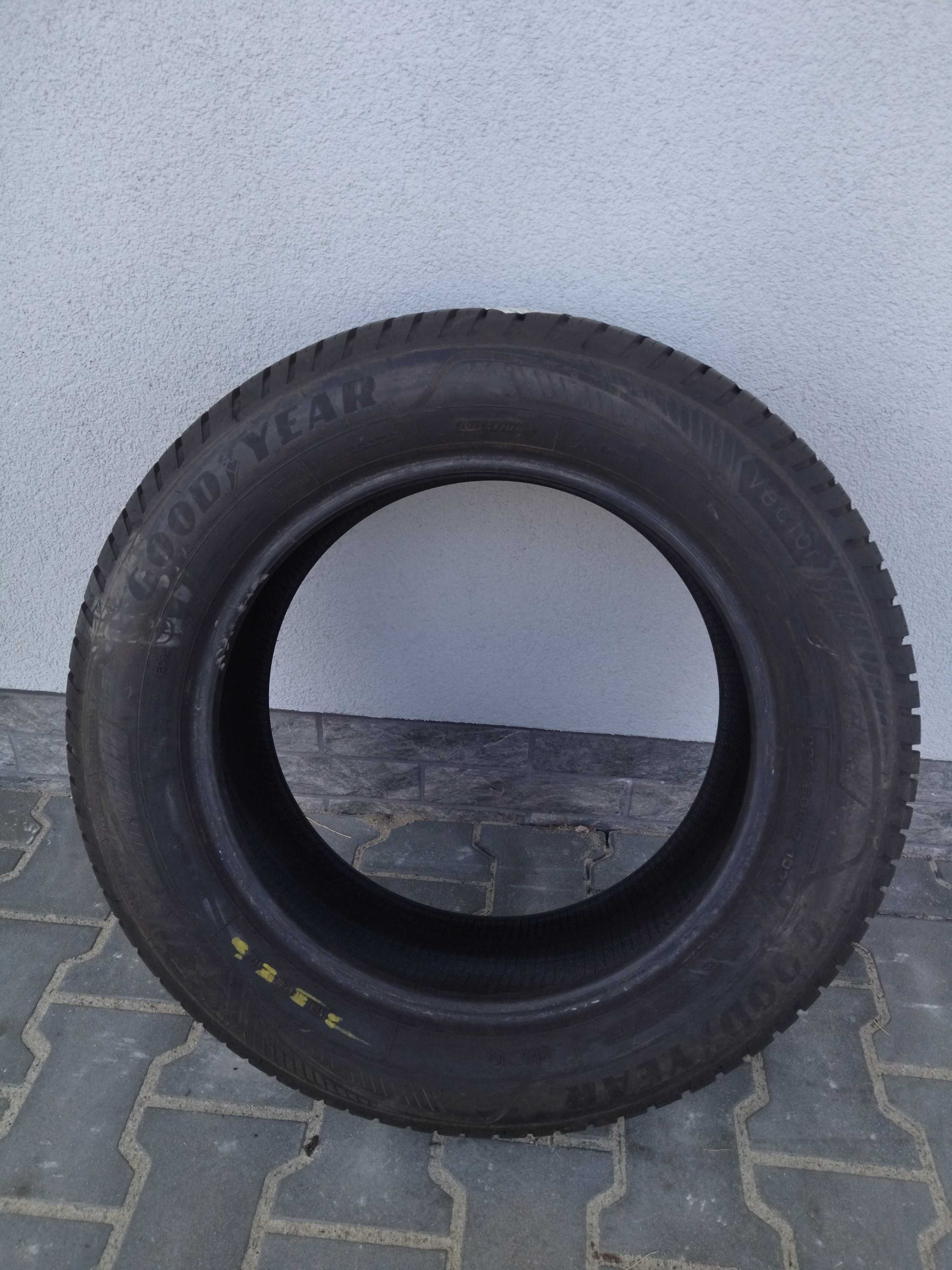 Шина Goodyear Vector 4 Seasons SUV Gen-3 225/60 R17 103V